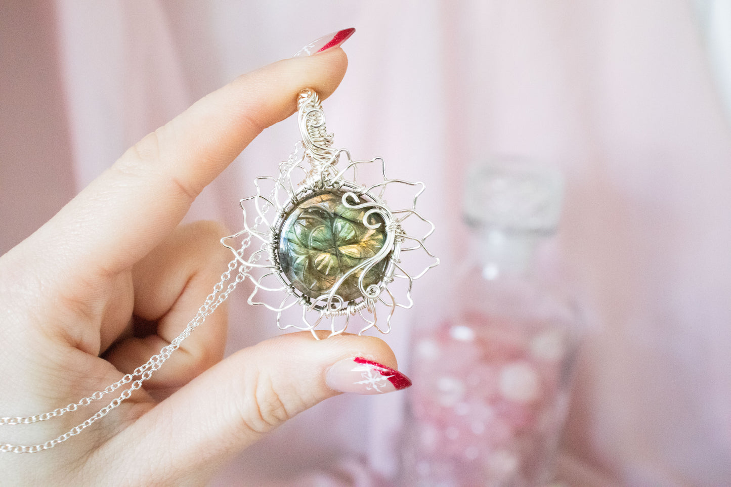 Florae Labradorite Flower Pendant