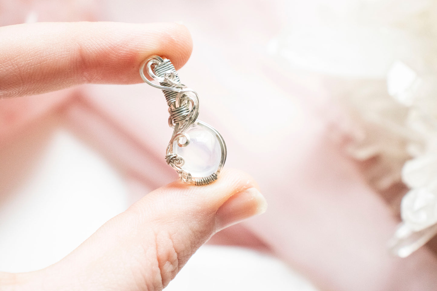 Hecate Mini Moonstone Pendant in Silver