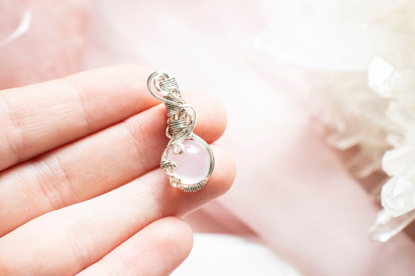 Hecate Mini Moonstone Pendant in Silver